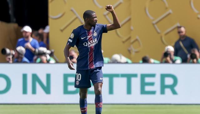 球迷期待的, 金色奖杯的